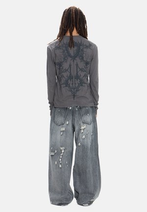 Poradie 13: Jaded London - GREY DISTRESSED BULLET HOLE XL COLOSSUS - Džínsy baggy