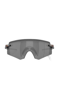 Occhiali da sole con un design avvolgente, lenti grigie, dettagli neri e un logo distintivo. Montatura leggera con lati ventilati.