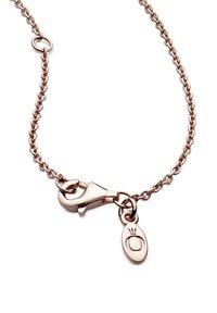 Collana a catena in oro rosa con chiusura a gancio e un ciondolo con design a corona. La catena è composta da forme ovali collegate.