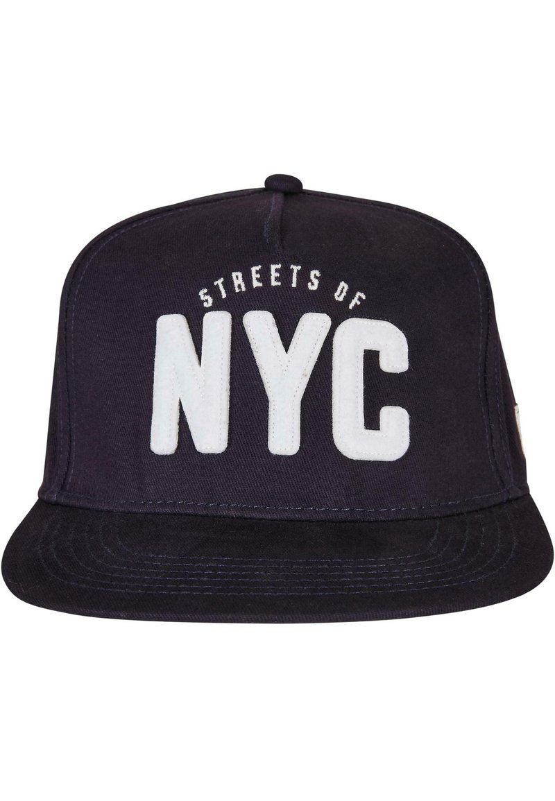 Căciulă de baseball neagră cu inscripția îndrăzneață "STREETS OF NYC" în alb pe față. Brim plat și textură de material fin.