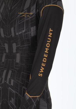 Black long-sleeve sports top featuring a geometric pattern in gray, accented by gold branding "SWEDEMOUNT" along the left arm.