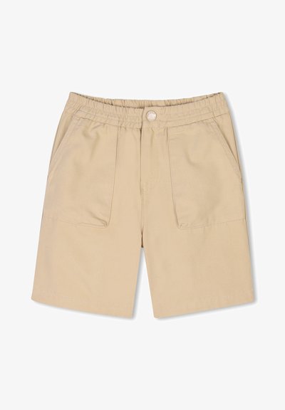 Shorts beiges en tissu tissé, dotés d'une taille élastique, de deux poches avant et d'une fermeture à bouton au centre.