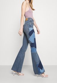 BDG Urban Outfitters Flared-farkut - blue denim