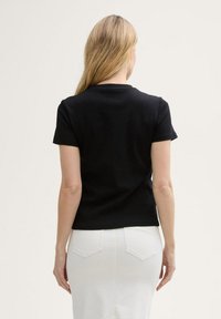 TOM TAILOR MIT RUNDHALSAUSSCHNITT - T-shirt - bas - deep black