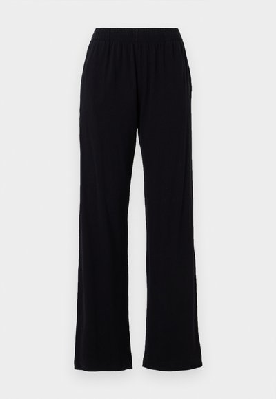 Czarne, lekkie spodnie z elastycznym pasem i prostym krojem nogawek. Miękka tekstura, bez widocznych wzorów czy akcentów. Prosty i uniwersalny styl.