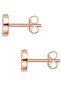 Uhani iz rožnatega zlata imajo okroglo, teksturirano osnovo z vgrajenimi prosojnimi kristali. Zasnovani so z preprostim hrbtom za varno nošenje.