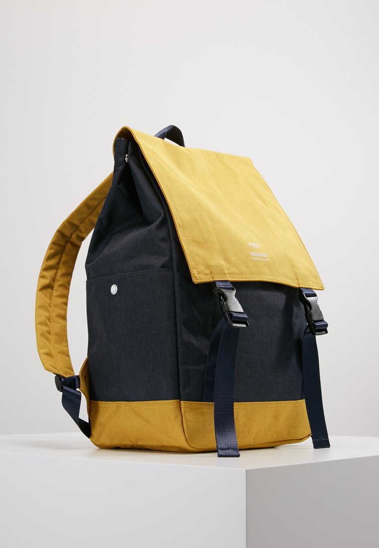 anello slim flap backpack
