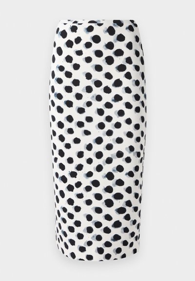 Falda lápiz blanca con un patrón de lunares en negro y tonos de azul. Textura suave y diseño ajustado.