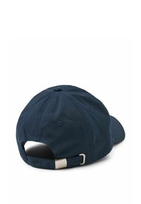 Casquette de baseball ajustable bleu foncé avec fermeture métallique, vue de dos sur un fond blanc.