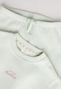 Valimata, sage green