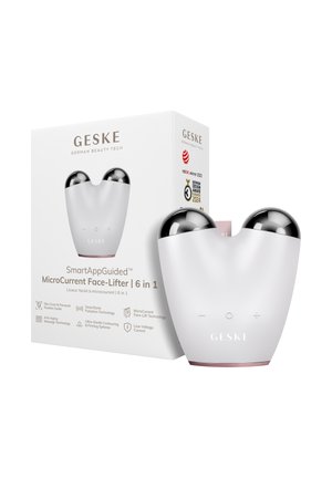 Appareil de lifting facial à microcourants Geske SmartAppGuided avec doubles sphères métalliques, boutons de contrôle et son emballage blanc primé.