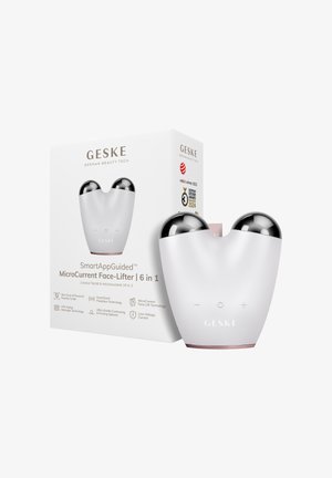 Appareil de lifting facial à microcourants Geske SmartAppGuided avec doubles sphères métalliques, boutons de contrôle et son emballage blanc primé.
