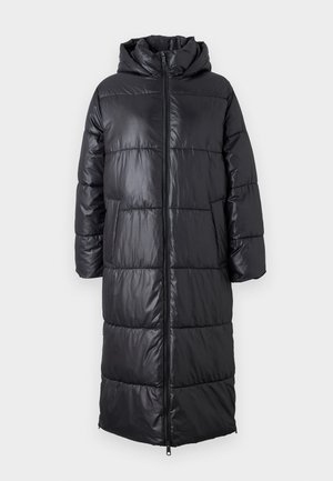 Svart lang pufferjakke med hette, med en blank overflate, hette-design, horisontal quiltet mønster, og frontglidelås.