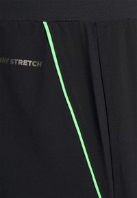 Lotto SUPERRAPIDA V - Šortky - all black/green apple neo