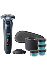 Rasoir électrique Philips 7000 Series en bleu, doté de trois têtes circulaires, d'un écran LCD, d'un dock de charge et de quatre cartouches de nettoyage.