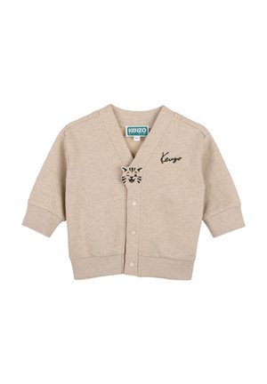 Cardigan bébé beige avec boutons-pression, poignets et ourlet côtelés, détail visage de tigre près du col, et "Kenzo" brodé sur la poitrine.