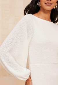 Friends Like These LONG SLEEVE FLUFFY BATWING MIDI  - Svetríkové šaty - cream