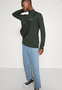 Selected Homme SLHBERG HALF ZIP  - Camisola - darkest spruce