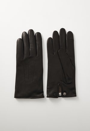 Guantes de piel negra con una textura suave, que presentan tres acentos de costura vertical en la parte posterior y un cierre a presión en la muñeca.