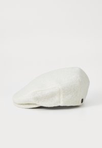 Gorra plana hecha de material de fieltro beige claro. Forma redondeada con una visera ligeramente curvada. Presenta un pequeño logotipo negro en el costado.