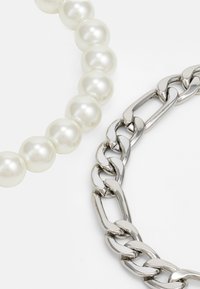 Thumbnail Image 3