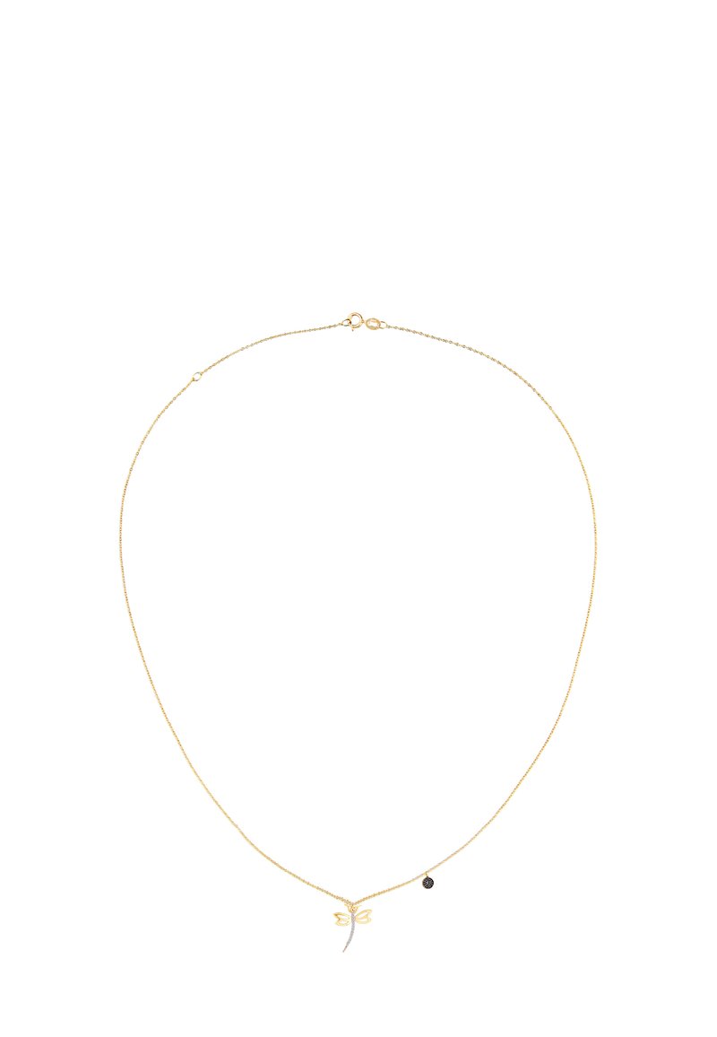 Collana d'oro con una catena delicata, caratterizzata da un ciondolo a forma di libellula e un piccolo accento di perla nera. Design semplice e elegante.