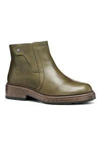 Bottines en cuir vert avec une finition lisse, des détails de couture latérale et une semelle texturée en brun ; dotées d'un petit bouton d'accent en argent.
