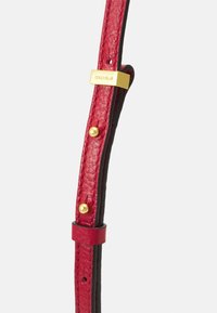 Coccinelle Skuldertasker - dark red