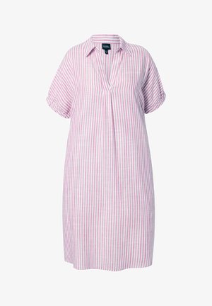 Leichtes, knopfseidenes Kleid mit rosa und weißen vertikalen Streifen. Kurze, aufgerollte Ärmel und ein V-Ausschnitt mit Faltendetail. Weiche Stofftextur.