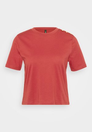 Koraalrood t-shirt met korte mouwen, gemaakt van katoen, met een ronde hals en drie gouden knopen op de linkerschouder. Soepele textuur.