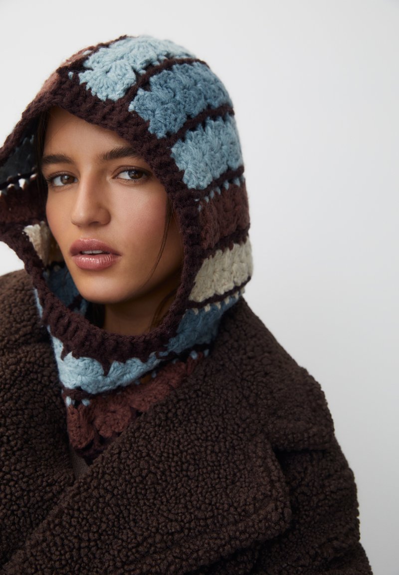 PULL&BEAR CROCHET FLORAL BALACLAVA Beanie blue Zalando.de