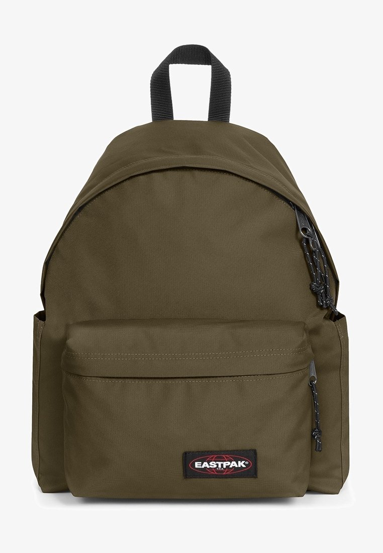 Sac à dos Eastpak vert olive avec une poche avant zippée, deux poches latérales, une poignée noire et un écusson logo sur la poche avant.