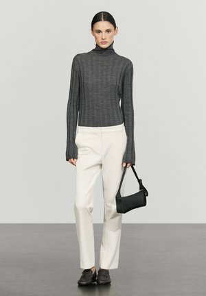 Massimo Dutti, STRETCH TECHNICAL PANTS - Pantaloni - white