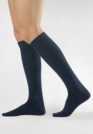 Calze blu navy fino al ginocchio, realizzate in tessuto liscio con sopraffine a costine e punta rinforzata, progettate per comfort e durata.