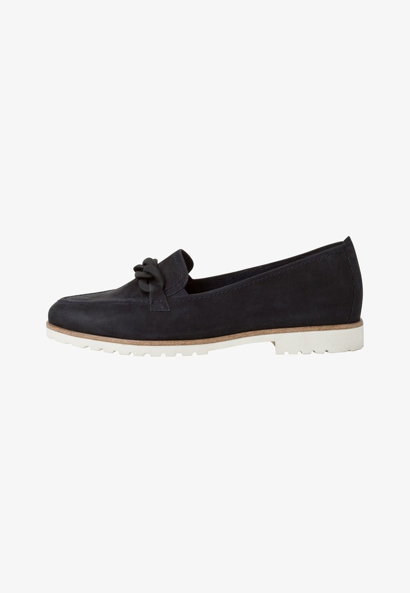 Mocassins en daim bleu marine avec un détail de nœud sur le dessus, semelle en caoutchouc blanc, et un design plat adapté à une tenue décontractée.