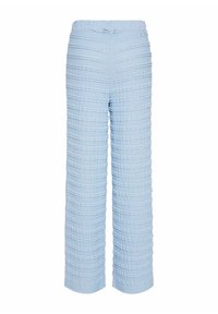 Lichtblauwe, wijde broek gemaakt van textuurstof met horizontale strepen. Voorzien van een smocktailleband voor comfort en een goede pasvorm.
