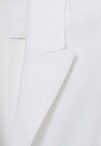 Mango Kratka jakna - white