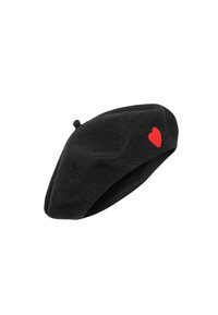 Czarna wełniana beretka o miękkiej fakturze, z małym czerwonym sercem wyszytym z boku, okrągły kształt i z węzełkiem na górze.