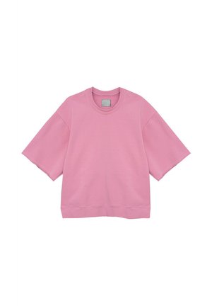 Różowy, oversize'owy sweatshirt z krótkim rękawem i okrągłym dekoltem, o luźnym kroju, zaprezentowany na białym tle.