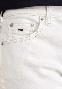 Thumbnail Image 7