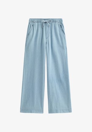 Pantaloni larghi di colore azzurro chiaro realizzati in tessuto morbido. Presentano una vita elasticizzata con cordoncino e due tasche laterali. Texture liscia.