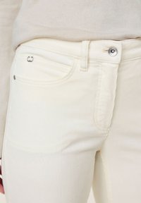 Gerry Weber FLARED - Trousers - whisper white washed