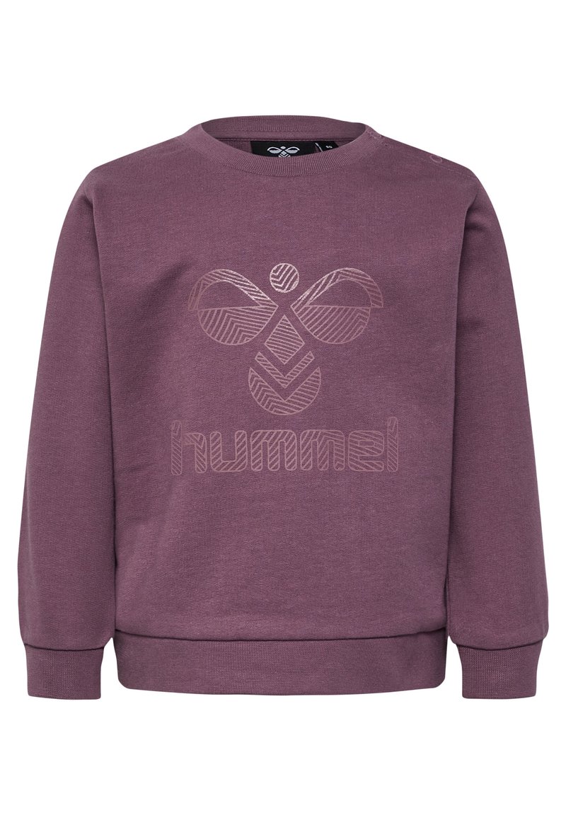 Sweat-shirt violet avec un col rond et des poignets côtelés. Présente un logo texturé et un design sur le devant, fabriqué à partir d'un matériau doux et respirant.