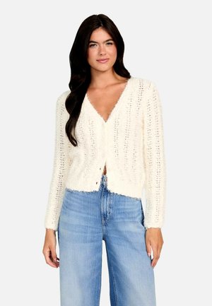 Cardigan bianco lavorato a maglia con scollatura a V, maniche lunghe e bottoni frontali. Pattern testurizzato con orlo sfrangiato e tessuto leggero.