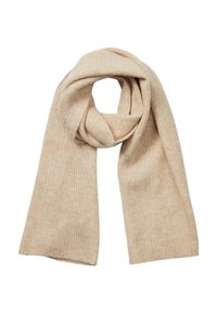 Beige ribbad stickad scarf vikt med en lös knut, visad på en vit bakgrund.