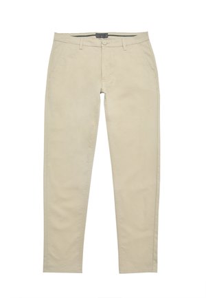 Pantaloni chino beige slim fit con chiusura frontale con bottone e zip, passanti per cintura e tasche laterali.