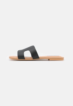 ZARNIA - Chaussons - black