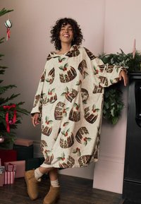 Fleece-tæppe-sweatshirt i cremefarve med julepudding- og kristtornsmønstre. Har hætte, oversized design og store ærmer.