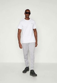 The North Face REFLECTIVE BOX TEE - Spordi T-särk - white