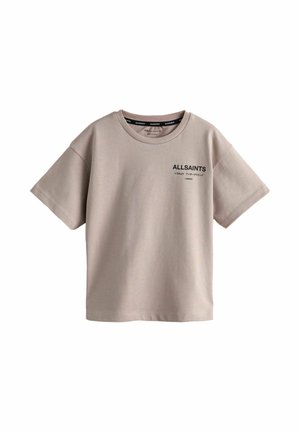 T-shirt en coton beige clair avec des manches courtes, un col rond et un logo "ALLSAINTS" noir imprimé sur la poitrine. Conception simple, coupe décontractée.